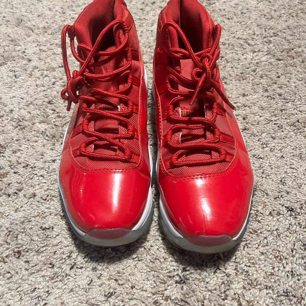Jordan 11 gym red fits size 13 UA no box used